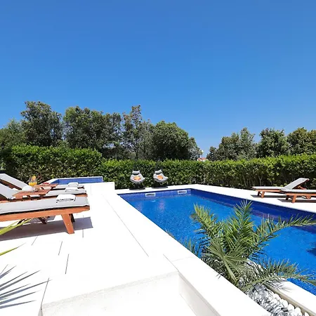 Pino With Pool, Sauna & Jacuzzi 2 * Petrcane