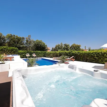 Lejlighed Pino With Pool, Sauna & Jacuzzi 2 Petrcane