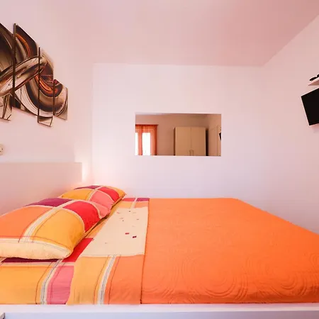 Pino With Pool, Sauna & Jacuzzi 2