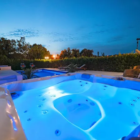 Lejlighed Pino With Pool, Sauna & Jacuzzi 2 Petrcane
