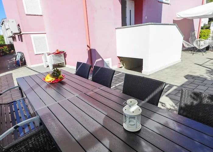 Pino With Pool, Sauna & Jacuzzi 2 * Petrcane