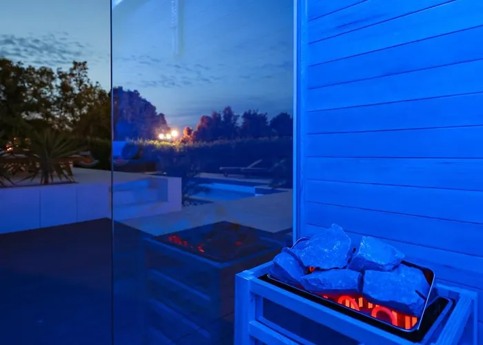 Pino With Pool, Sauna & Jacuzzi 2 Apartment *