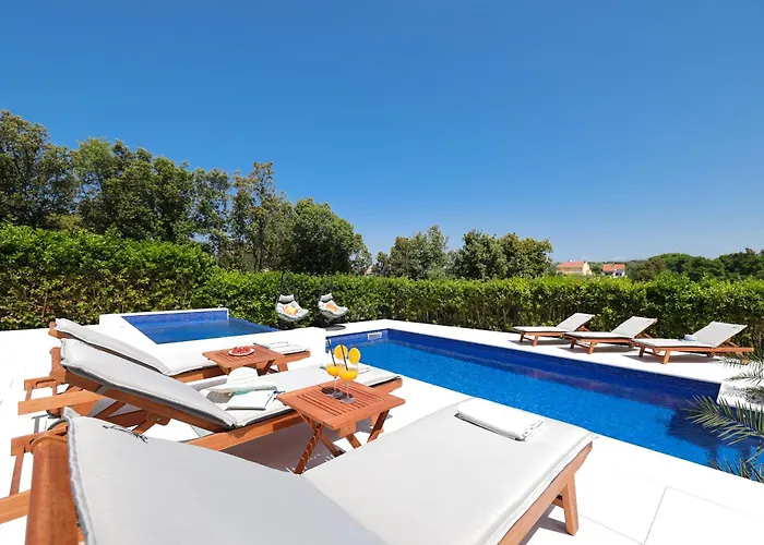 Apartment Pino With Pool, Sauna & Jacuzzi 2 *