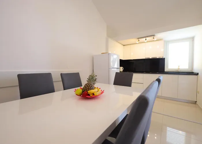 Pino With Pool, Sauna & Jacuzzi 2 Apartment *
