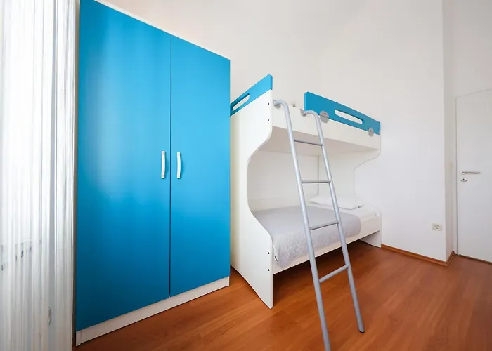 Pino With Pool, Sauna & Jacuzzi 2 Petrcane