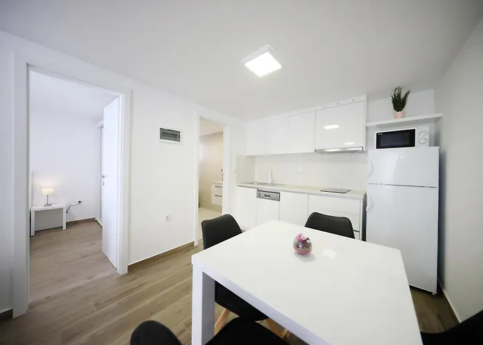 Pino With Pool, Sauna & Jacuzzi 2 *