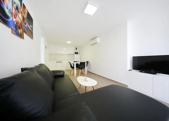 Pino With Pool, Sauna & Jacuzzi 2 Apartment