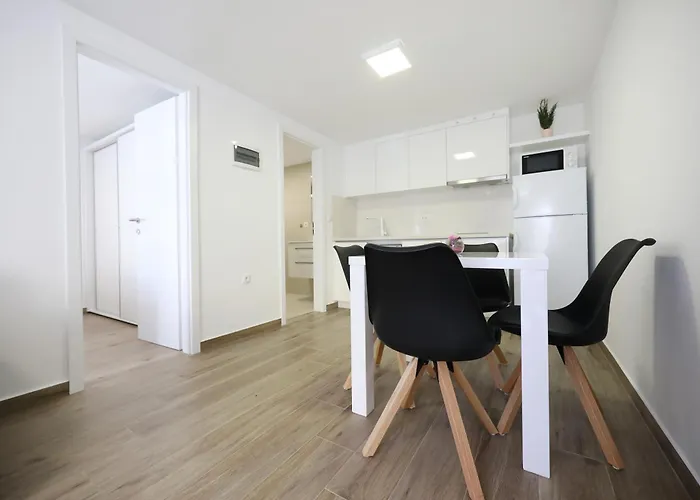 Pino With Pool, Sauna & Jacuzzi 2 Apartment