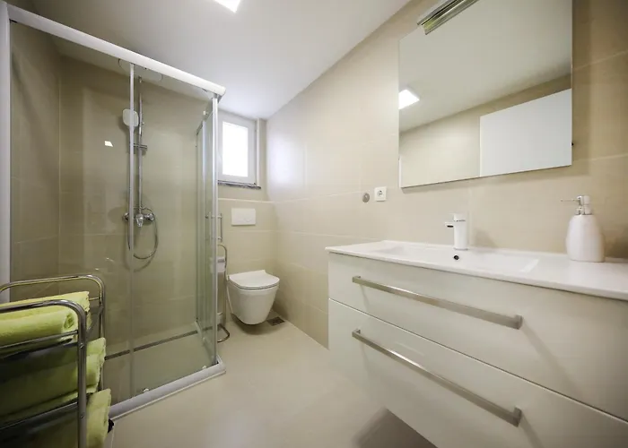 Pino With Pool, Sauna & Jacuzzi 2 *