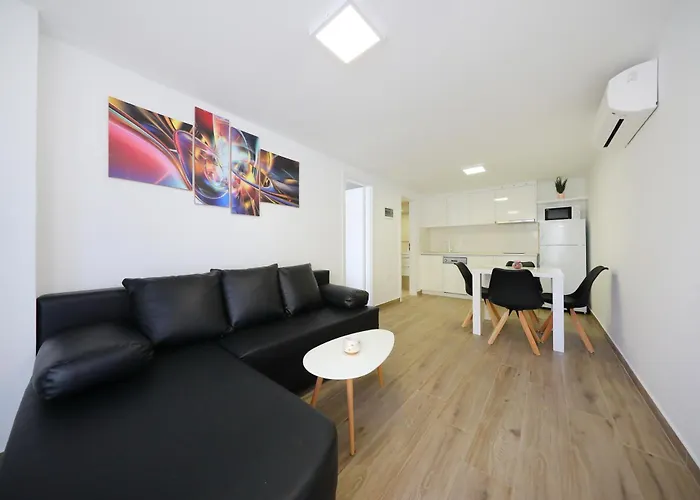 Pino With Pool, Sauna & Jacuzzi 2 Apartment