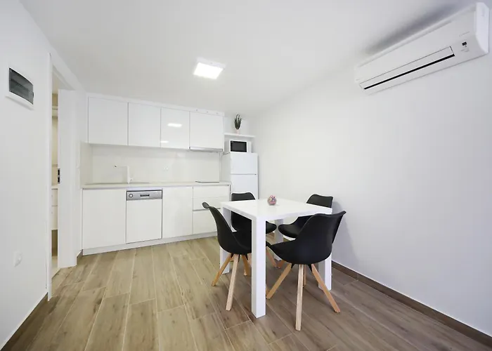Apartment Pino With Pool, Sauna & Jacuzzi 2 *