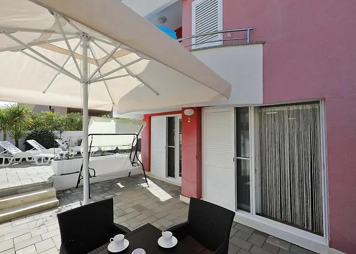 Pino With Pool, Sauna & Jacuzzi 2 Petrcane
