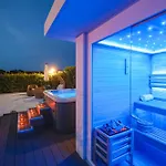 Pino With Pool, Sauna & Jacuzzi 2