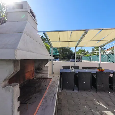 Pino With Pool, Sauna & Jacuzzi 2 * Petrcane