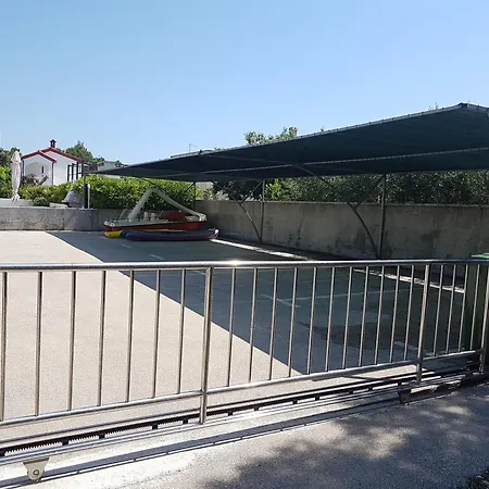 Pino With Pool, Sauna & Jacuzzi 2 Petrcane