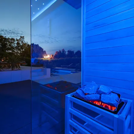 Pino With Pool, Sauna & Jacuzzi 2 شقة *
