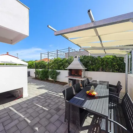 شقة Pino With Pool, Sauna & Jacuzzi 2