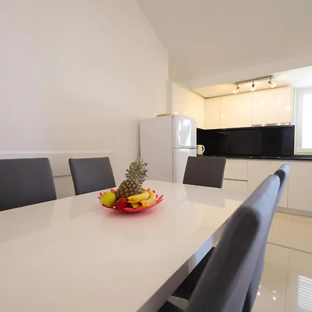 Pino With Pool, Sauna & Jacuzzi 2 Appartement *