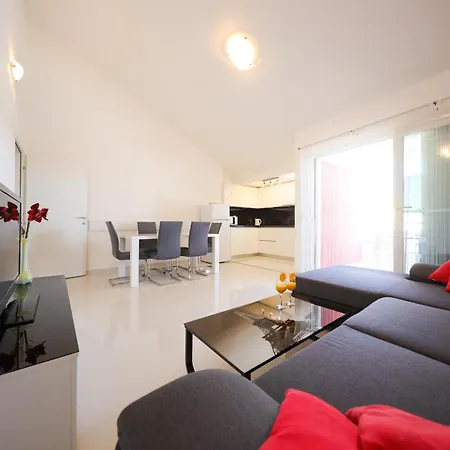 Pino With Pool, Sauna & Jacuzzi 2 * Petrcane