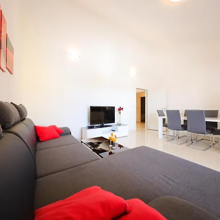 Pino With Pool, Sauna & Jacuzzi 2