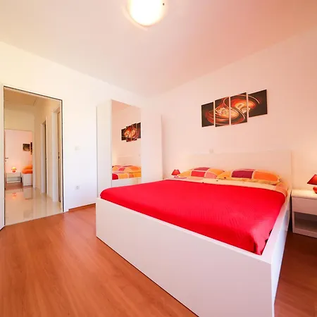 Appartement Pino With Pool, Sauna & Jacuzzi 2 Petrcane