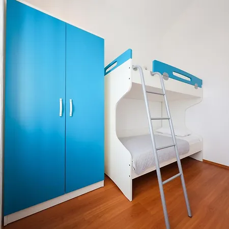 Pino With Pool, Sauna & Jacuzzi 2 Petrcane