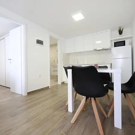 Pino With Pool, Sauna & Jacuzzi 2 Appartement