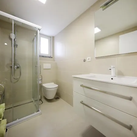 Pino With Pool, Sauna & Jacuzzi 2 *