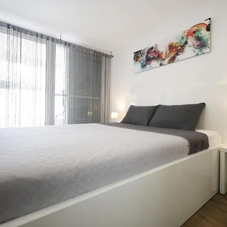 Pino With Pool, Sauna & Jacuzzi 2 Petrcane