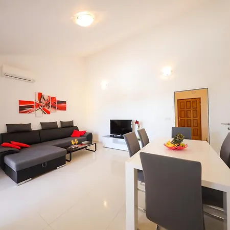 Pino With Pool, Sauna & Jacuzzi 2 Appartement