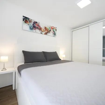 شقة Pino With Pool, Sauna & Jacuzzi 2