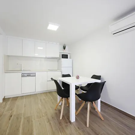 Appartement Pino With Pool, Sauna & Jacuzzi 2 *