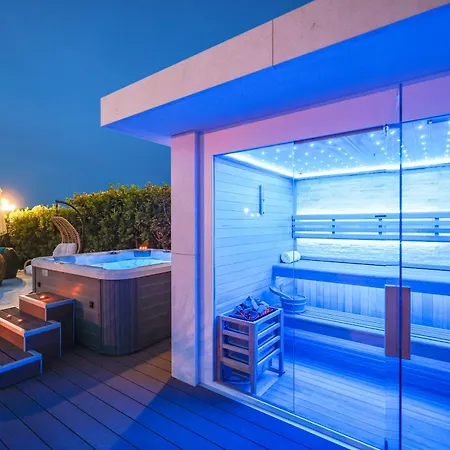 Pino With Pool, Sauna & Jacuzzi 2 *