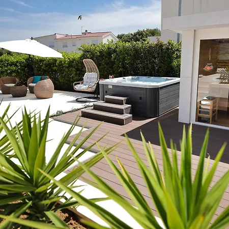 Pino With Pool, Sauna & Jacuzzi 2 Appartement Petrcane