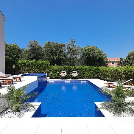 شقة Pino With Pool, Sauna & Jacuzzi 2 بيتريتْشاني