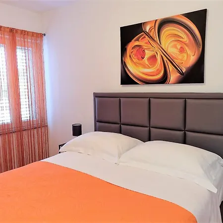 Pino With Pool, Sauna & Jacuzzi 2 Appartement
