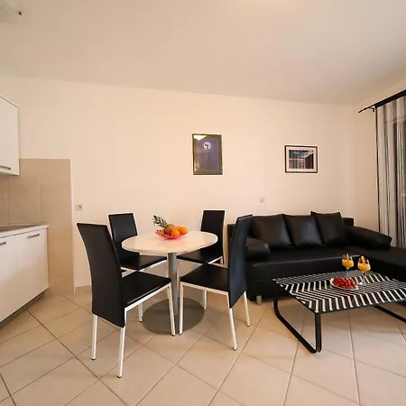 Pino With Pool, Sauna & Jacuzzi 2 Appartement *