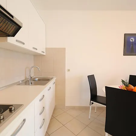 Appartement Pino With Pool, Sauna & Jacuzzi 2 Petrčane