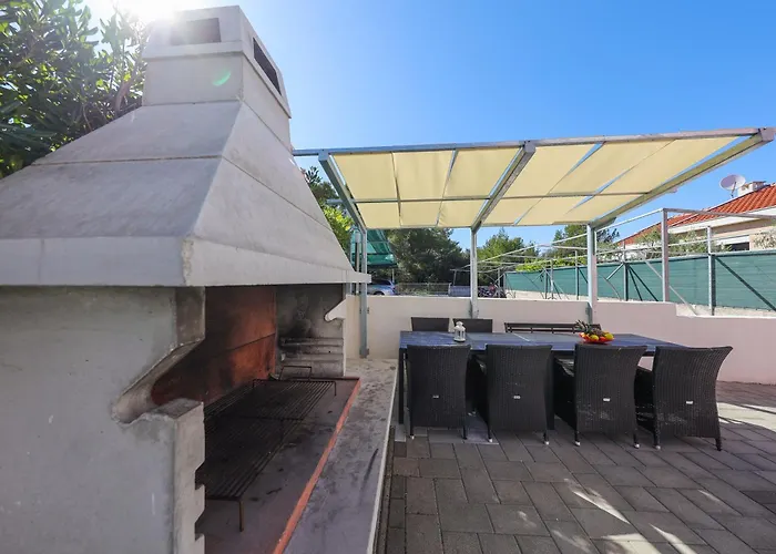 Pino With Pool, Sauna&jacuzzi 2 * Petrcane