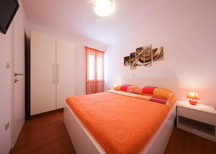 Pino With Pool, Sauna & Jacuzzi 2