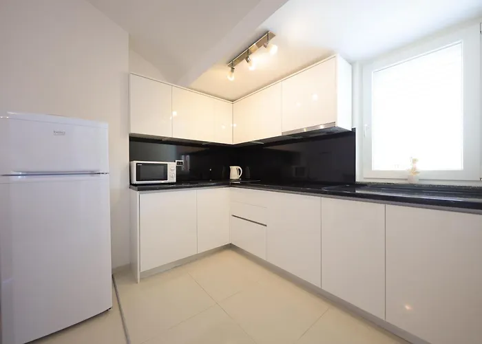 Pino With Pool, Sauna & Jacuzzi 2 Петрчане