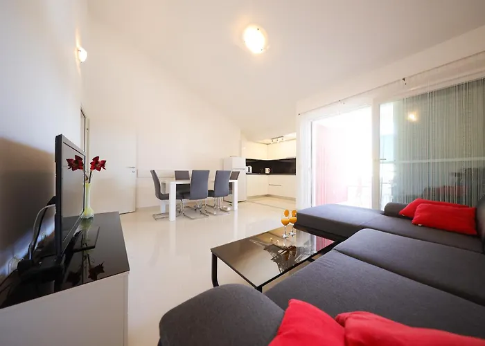 Pino With Pool, Sauna&jacuzzi 2 * Petrcane