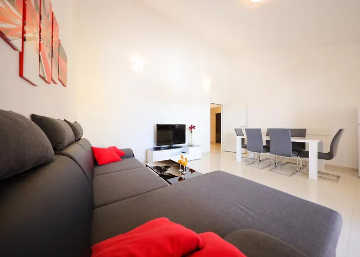 Pino With Pool, Sauna & Jacuzzi 2