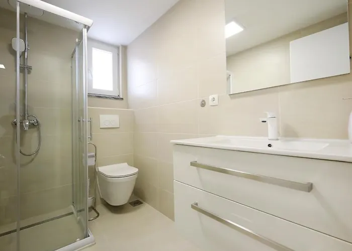 Pino With Pool, Sauna&jacuzzi 2 * Petrcane