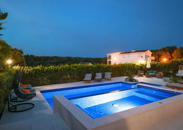 Pino With Pool, Sauna&jacuzzi 2 Petrcane