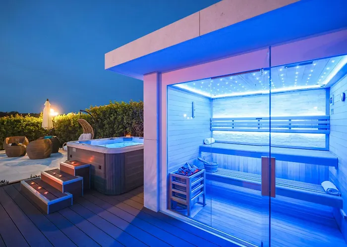 Pino With Pool, Sauna & Jacuzzi 2 *