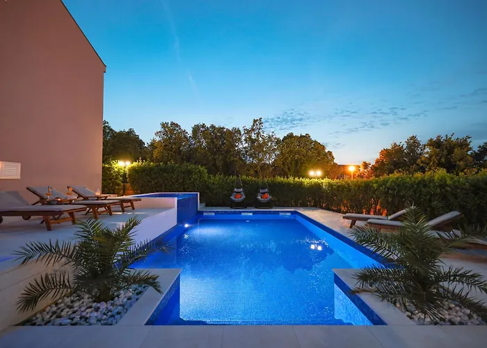 Pino With Pool, Sauna & Jacuzzi 2 Апартаменты *