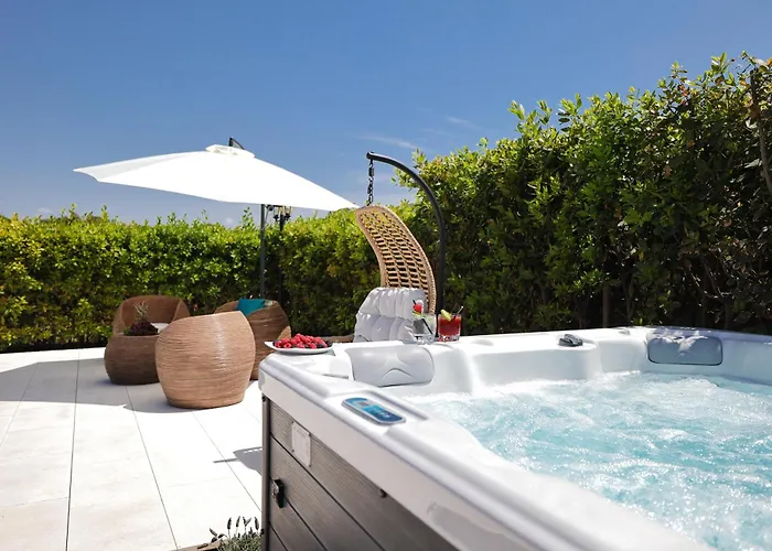 Апартаменты Pino With Pool, Sauna & Jacuzzi 2 Петрчане