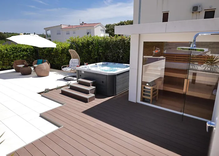 Апартаменты Pino With Pool, Sauna & Jacuzzi 2