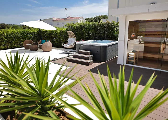 Pino With Pool, Sauna & Jacuzzi 2 Апартаменты Петрчане